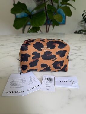 NWT Coach Small Boxy Cosmetic Case Leopard Print C5584 Light Saddle Multi Zip